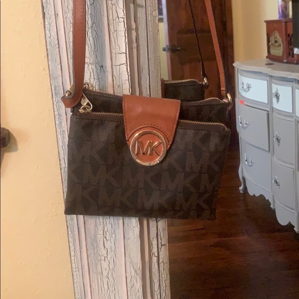 MK cross body